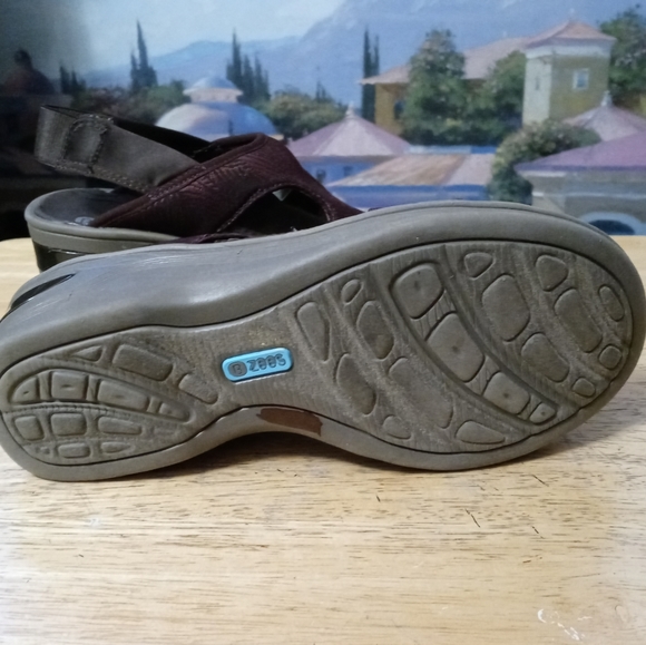 Bzees Dashing Shoot Sandals w/Cloud Tech Size 7.5 Women, FABULOUS GIFT GIVING - Picture 8 of 9